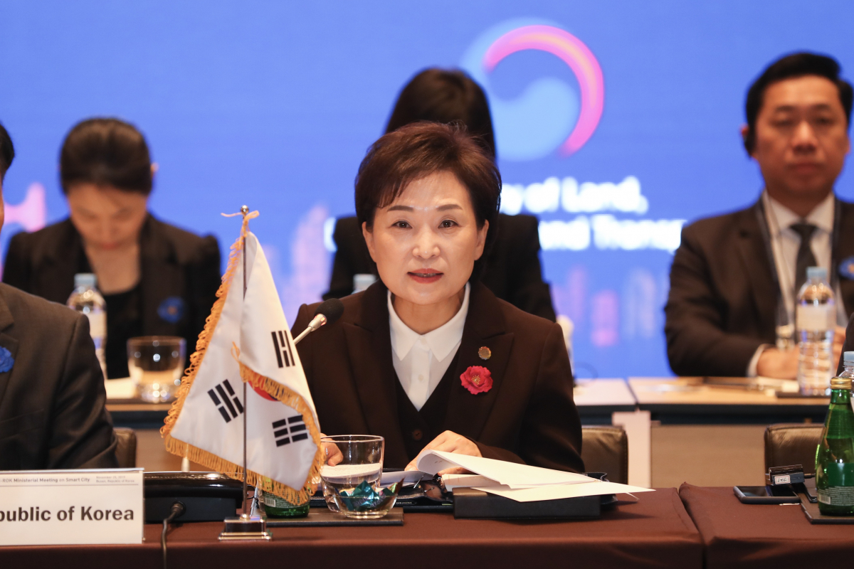 ▲김현미 국토교통부 장관이 25일 부산 파크하얏트에서 열린 '한-아세안 스마트시티 장관회의'에서 환영사를 하고 있다.  (사진제공=국토교통부 )