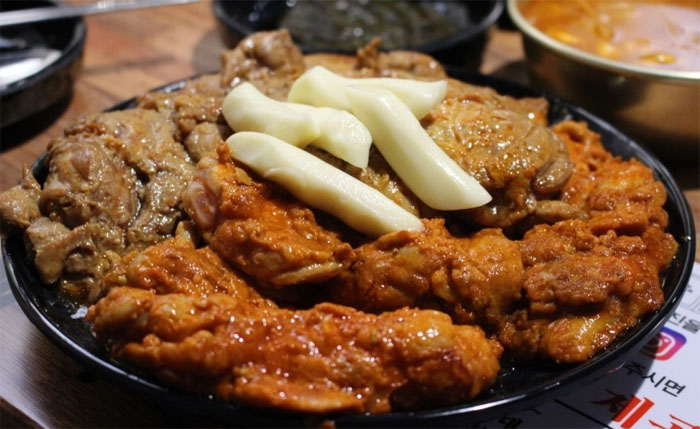 (출처=네이버 '밤새우는닭' 업체제공사진.)