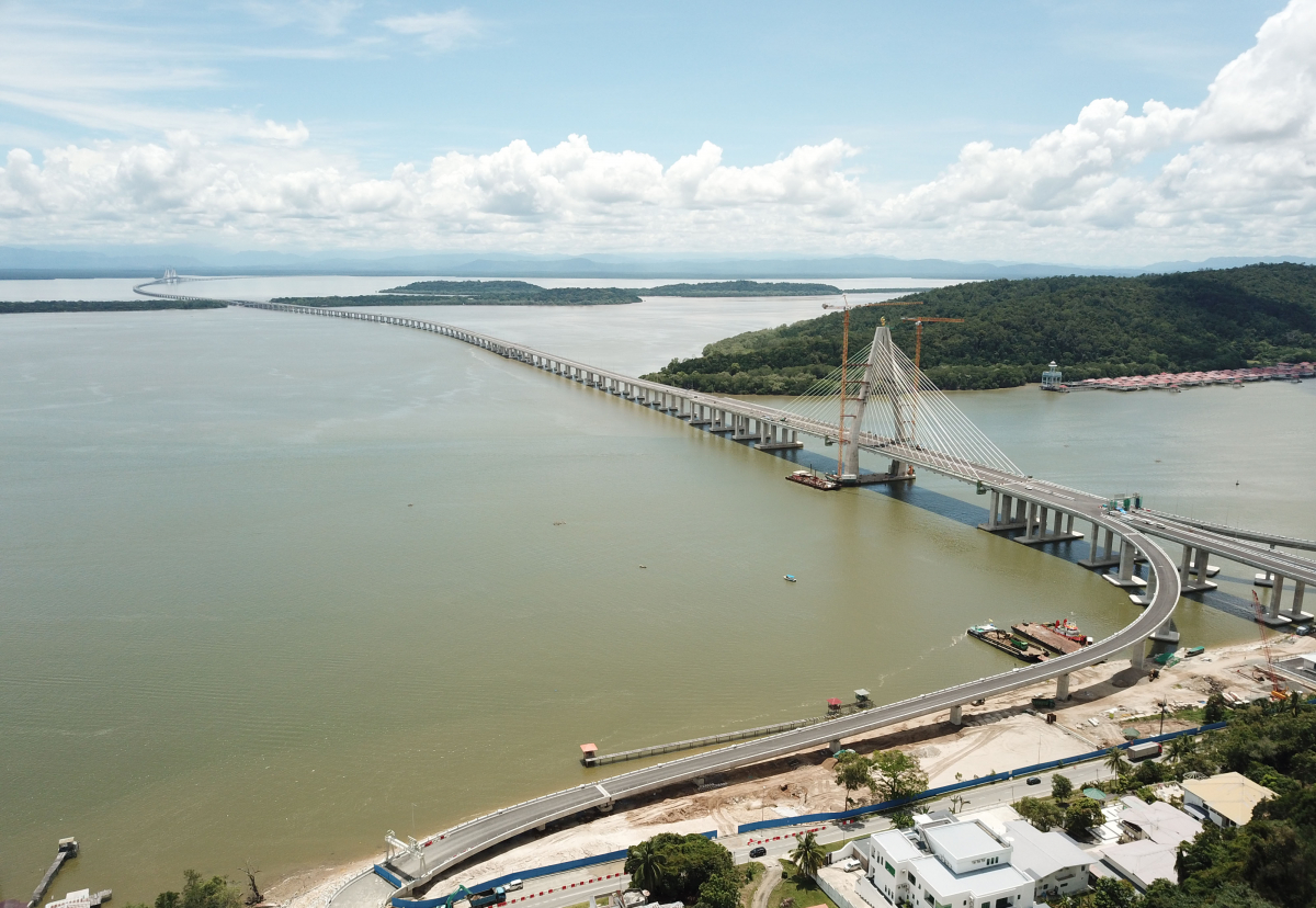 ▲대림산업이 최근 준공한 브루나이 최대 규모의 템부롱대교 전경. (사진제공=대림산업 )