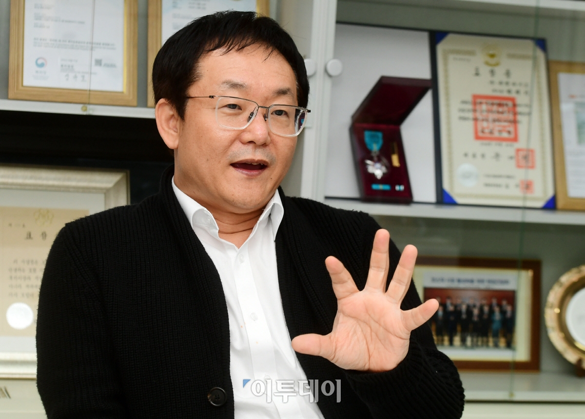 ▲김종우 듀켐바이오 대표는 혁신 신약 (First-in-class),계열 내 최고 신약 (Best-in-Class)들의 출시로 많은 암환자 및 희귀 질환자들의 희망이 될 수 있을 것”이라고 밝혔다. 고이란 기자 photoeran@
