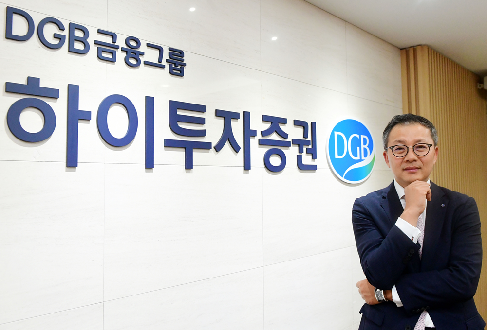 ▲이영재 하이투자증권 ECM실장이 26일 서울 여의도 본사에서 이투데이와 인터뷰에 앞서 포즈를 취하고 있다. (고이란 기자 photoeran@)