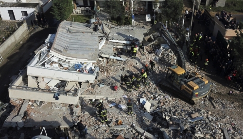 ▲26일(현지시간) 알바니아에 규모 6.4의 지진이 발생해 건물이 무너져내렸다. AP연합뉴스 
