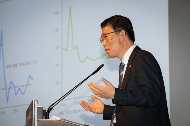 ▲은성수 금융위원장이 29일 서울 남대문로 대한상공회의소에서 열린 'CEO 조찬 강연'에서 연설을 하고 있다. (사진 제공=금융위원회)