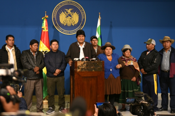 ▲에보 모랄레스 볼리비아 대통령이 10일(현지시간) 기자회견에서 사의를 표명하고 있다. 신화연합뉴스
