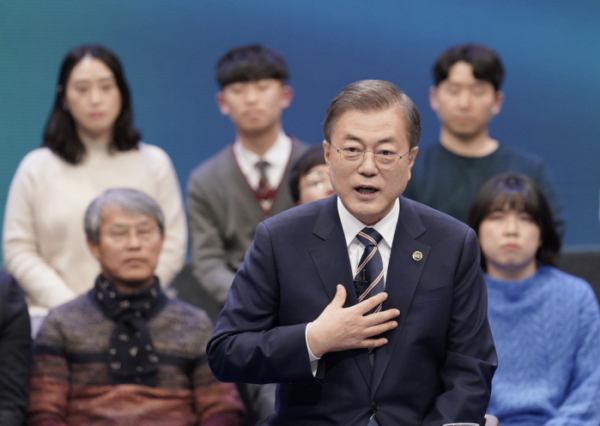 ▲문재인 대통령이 19일 오후 서울 상암동 MBC에서 '국민이 묻는다, 2019 국민과의 대화'를 하고 있다.  (사진=연합뉴스)