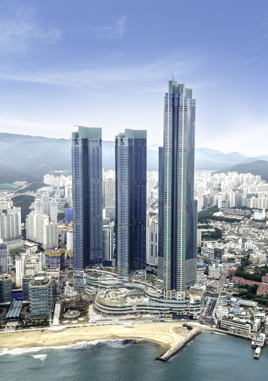 ▲부산 해운대 '엘시티 더샵'. (사진 제공=포스코 건설)