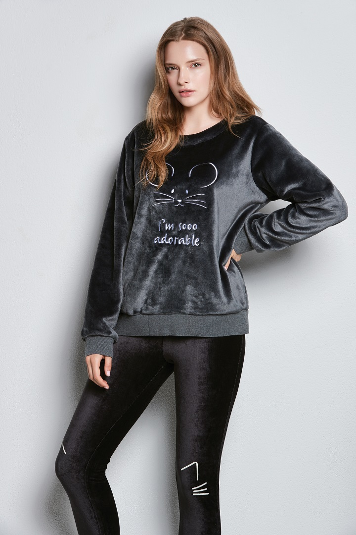 ▲극세사 소재 오버사이즈 레깅스 세트 (사진제공=비비안)