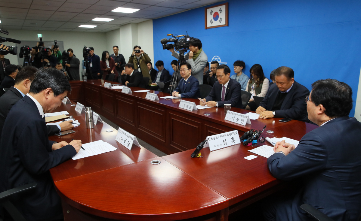 ▲5일 국회 의원회관에서 열린 더불어민주당 검찰공정수사촉구특별위원회에서 설훈 위원장이 발언하고 있다.  (사진=연합뉴스)