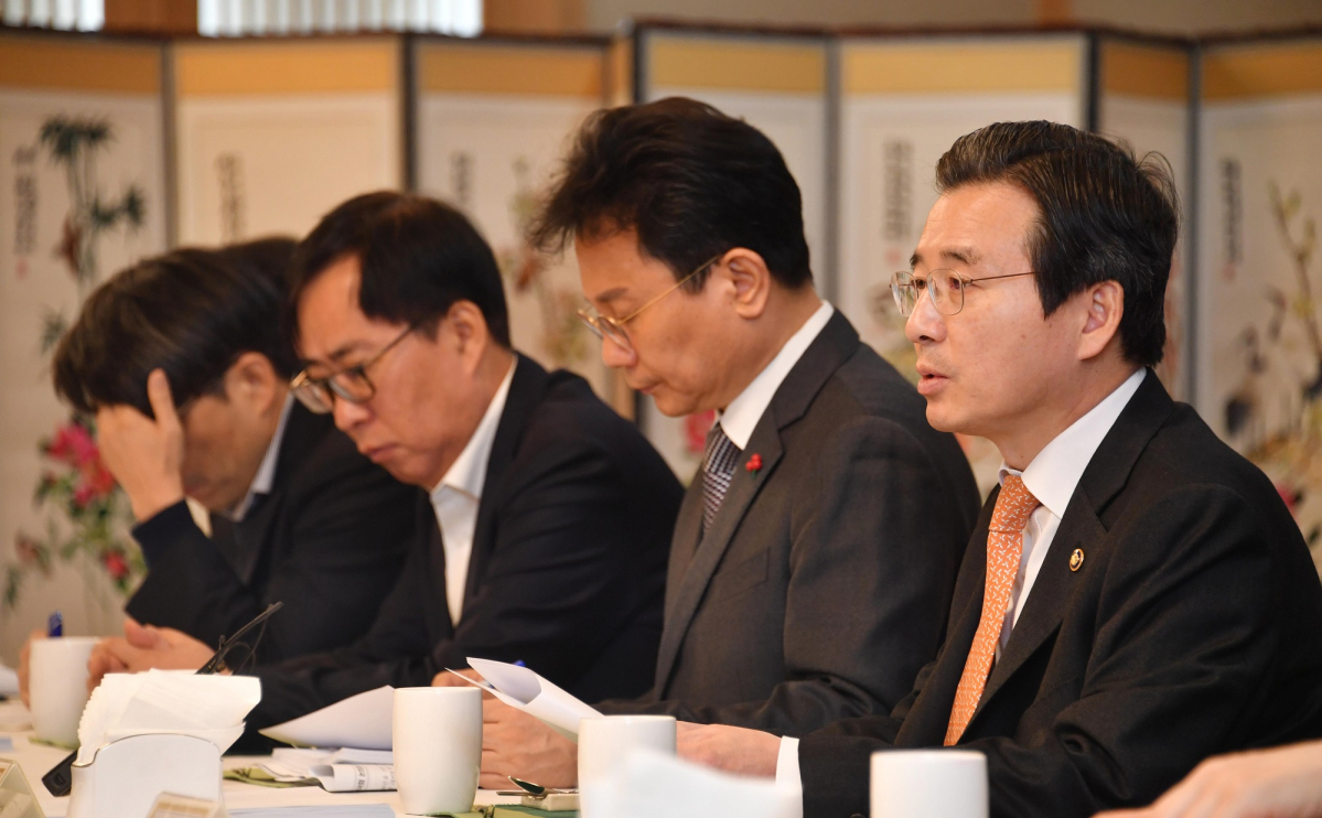 ▲김용범 기획재정부 1차관이 6일 광화문 정부서울청사에서 ‘제13차 혁신성장 전략점검회의’를 주재하고 모두발언을 하고 있다. (사진제공=기획재정부)