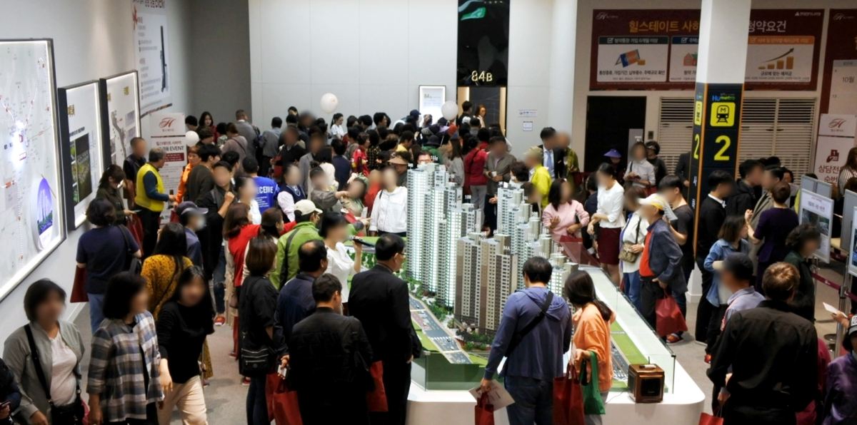 ▲현대엔지니어링의 '힐스테이트 사하역' 아파트 견본주택 개관 당시 내부 모습. (사진 제공=현대엔지니어링)