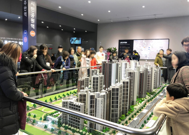 ▲현대·대우건설 컨소시엄은 인천 주안1구역에서 분양한 '힐스테이트 푸르지오 주안' 견본주택에 지난 6일부터 사흘간 약 2만5000여명이 방문했다고 밝혔다. (사진 제공=현대·대우건설 컨소시엄)