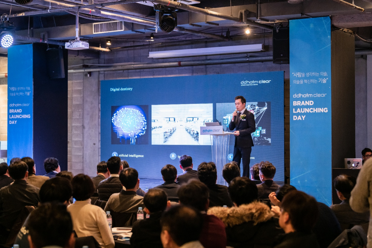 ▲㈜DDH는 서울대학교치과병원의 임상 데이터를 기반으로 인공지능(AI)를 활용해 더욱 정확한 교정 진단이 가능한 ‘디디하임 클리어(DDHaim clear)'를 런칭했다. (㈜DDH)