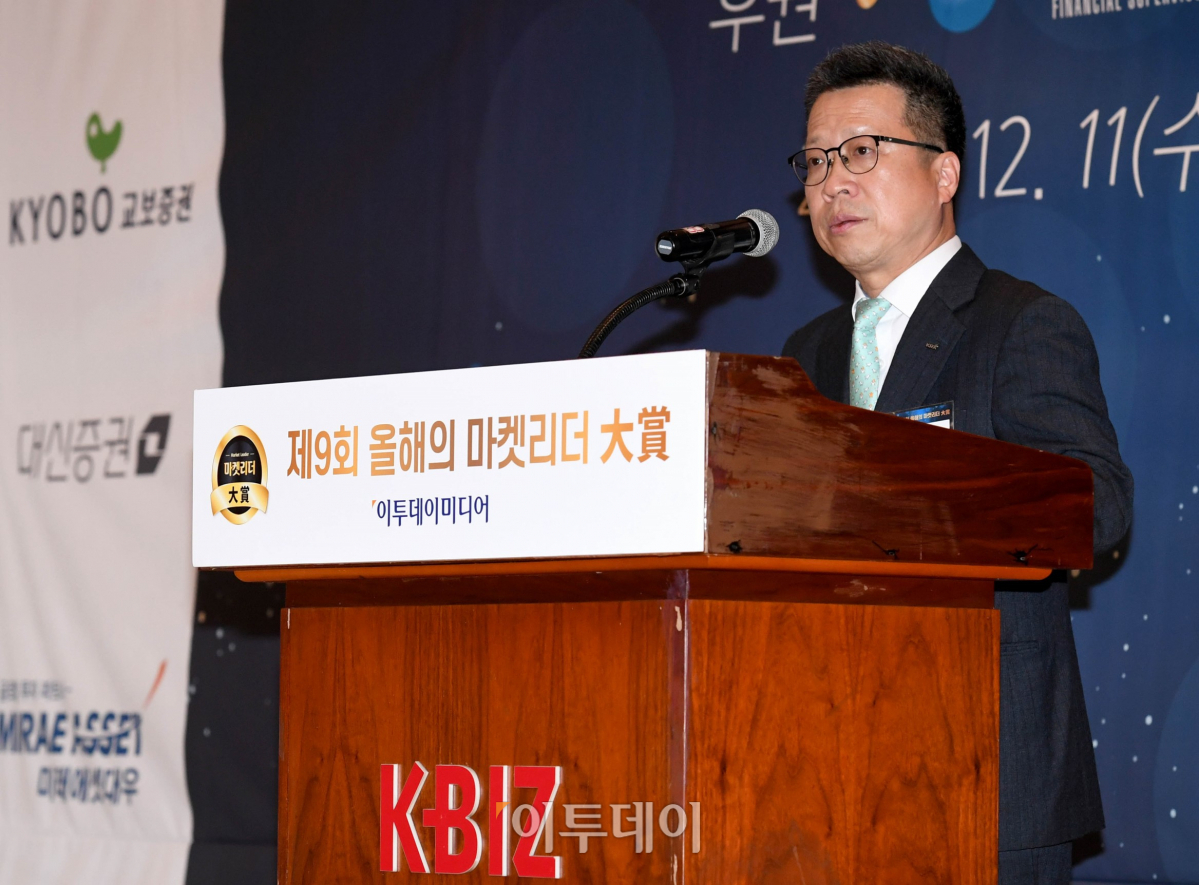 ▲정지원 한국거래소 이사장이 11일 서울 중소기업중앙회에서 열린 '제9회 마켓리더의 시상식'에서 축사하고 있다. 신태현 기자 holjjak@
