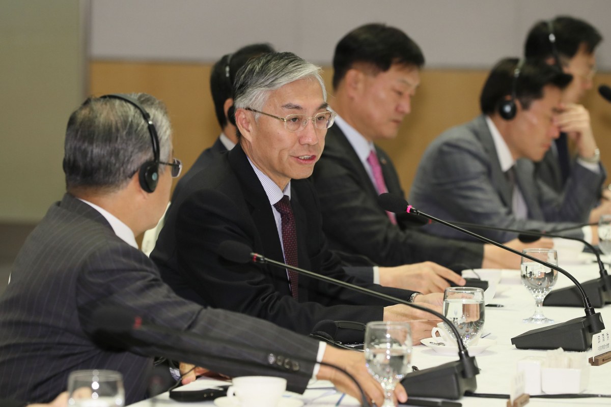 ▲추궈홍(왼쪽 두 번째) 주한중국대사가 12일 오전 여의도 전경련 콘퍼런스센터에서 열린 '주한중국대사 초청 기업인 간담회'에서 기조강연을 하고 있다. (사진제공=전경련)