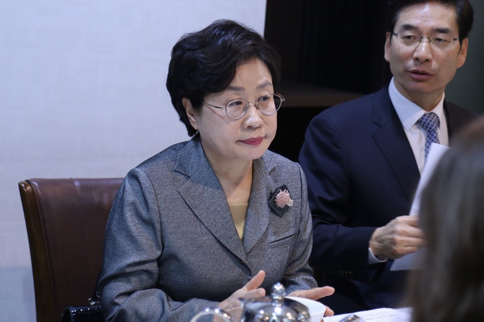 ▲정윤숙 여경협 회장이 12일 기자간담회에서 내년 협회 계획을 설명하고 있다.  (사진제공=여경협)