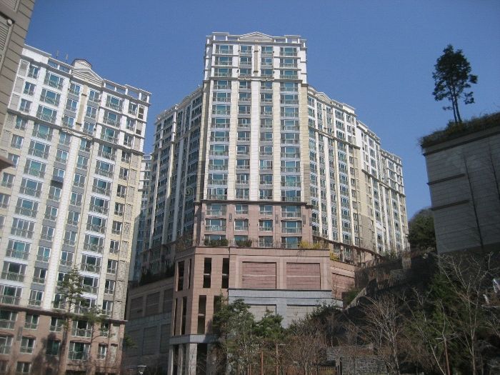 ▲서울 은평구 응암동 760 백련산힐스테이트2차 210동. (사진 제공=지지옥션)