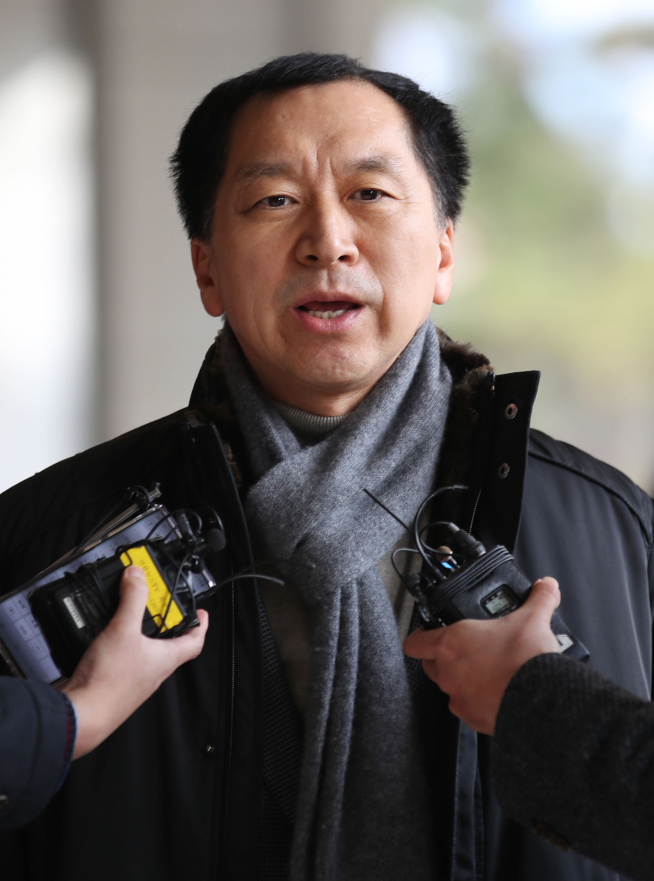 ▲청와대 하명수사 의혹을 제기한 김기현 전 울산시장이 15일 참고인 신분으로 조사를 받기 위해 서울 서초구 서울중앙지방검찰청에 출석하고있다. (뉴시스)