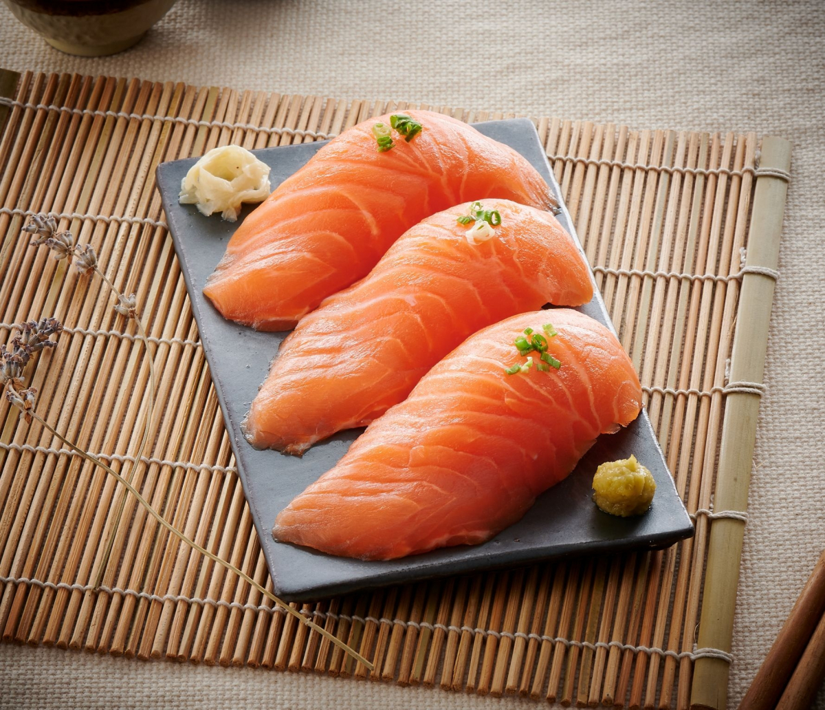 ▲대만식 대왕연어초밥 (사진제공=롯데쇼핑)