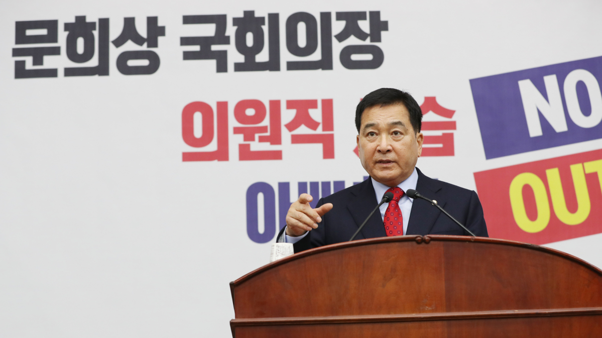 ▲자유한국당 심재철 원내대표가 18일 오후 서울 여의도 국회에서 열린 의원총회에서 발언하고 있다.  (연합뉴스)