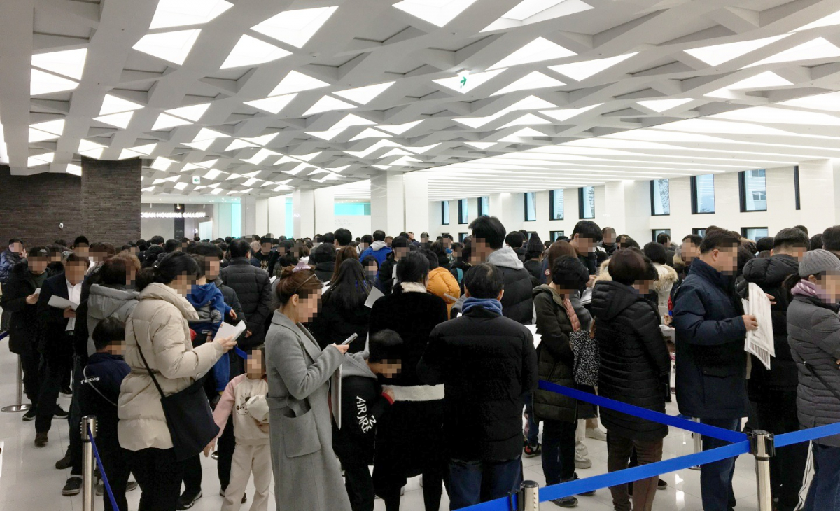 ▲위례신도시 '호반써밋 송파' 견본주택에는 지난 20일 개관 이후 3일 동안 1만5000여 명의 인파가 몰렸다. (사진 제공=호반건설)