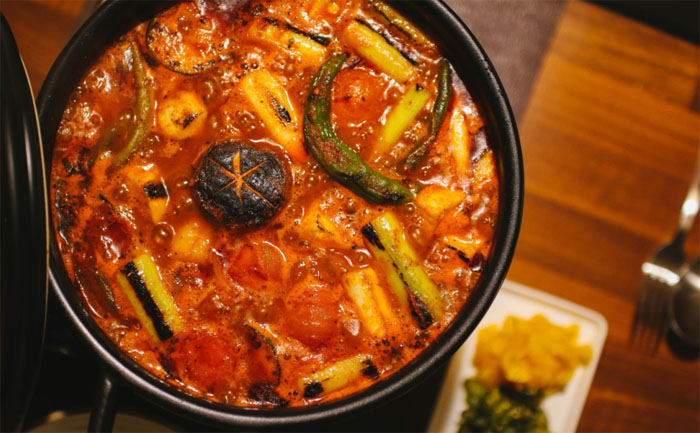 (출처='화려한 경양식' 인스타그램 캡처.)