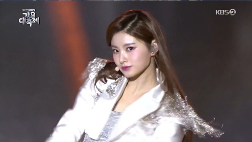 ▲'2019 KBS 가요대축제' 에버글로우(사진제공=KBS2)