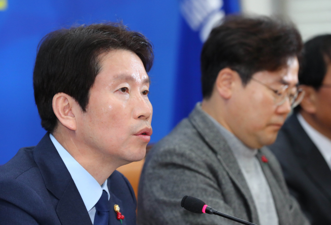 ▲이인영 더불어민주당 원내대표가 29일 서울 여의도 국회에서 기자회견을 열고 현안관련 발언을 하고 있다.  (사진=연합뉴스)