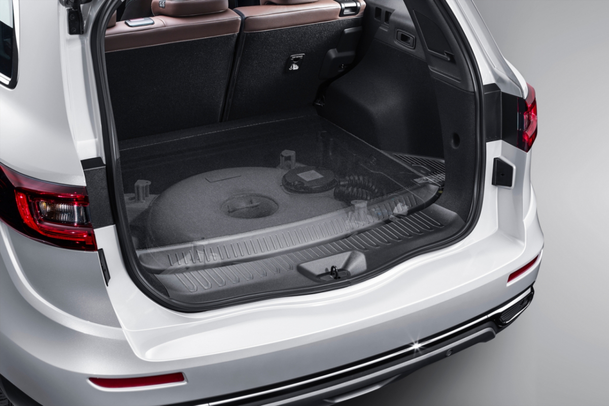 ▲자동차 LPG연료 사용규제 완화 정책이 시행되면서 주요 완성차 메이커가 앞다퉈 LPG 모델을 선보였다. 사진은 르노삼성 QM6 LPe. (사진제공=르노삼성)