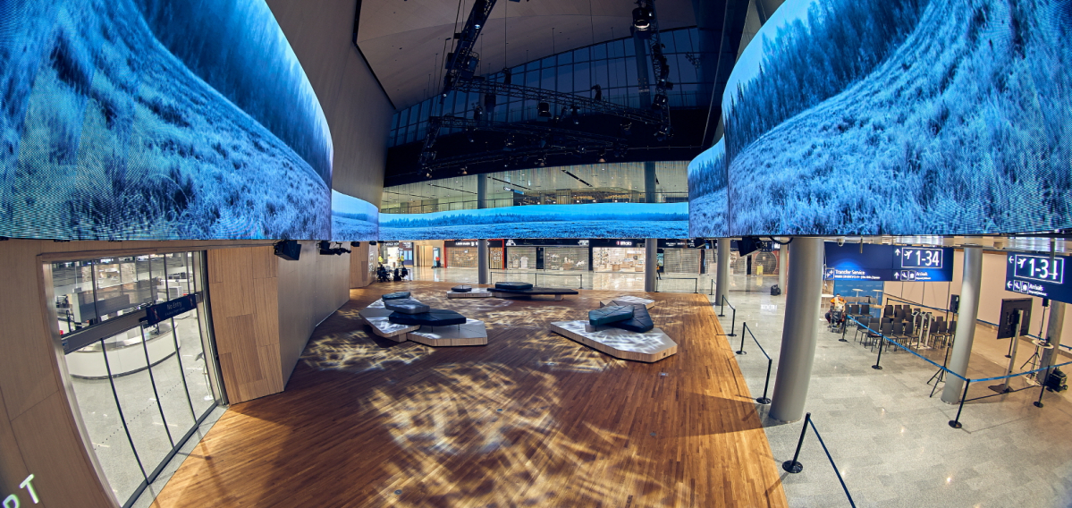 ▲삼성전자는 올해 8월 핀란드 헬싱키 반타 국제공항에 167㎡(353평)에 달하는 초대형 스마트 사이니지를 설치했다.
(사진제공=삼성전자)