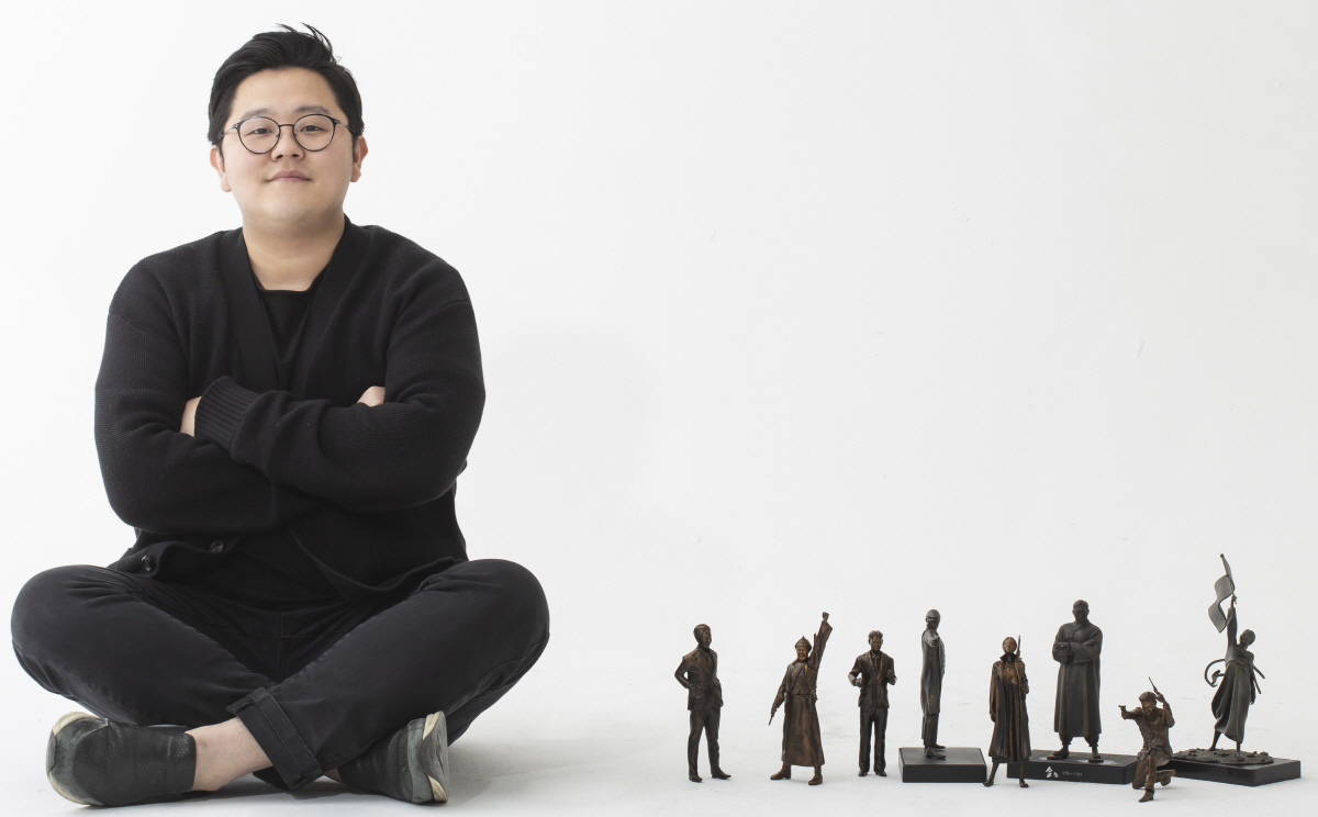 ▲독립운동가와 위인을 피규어로 제작하고 있는 김은총 위세임 대표(사진제공=위세임)
