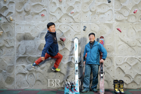 ▲겨울 놀이에 빠져 사는 전영래 씨(왼쪽)와 임세훈 씨(오른쪽)(사진 홍상돈 프리랜서 photohong1@hanmail.net )