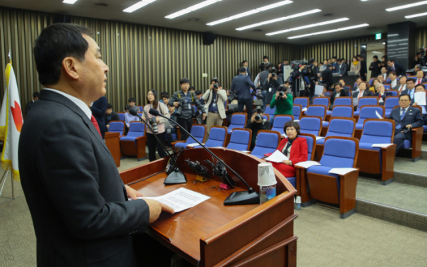 ▲자유한국당 심재철 신임 원내대표가 9일 국회에서 열린 의원총회에서 발언하고 있다. (사진=연합뉴스)