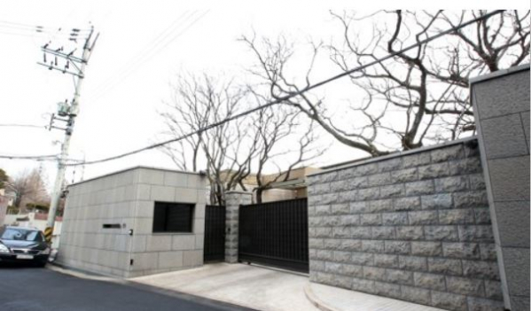 ▲서울 용산구 한남동 이명희 신세계그룹 회장의 소유의 한남동 단독주택 모습.   (연합뉴스)