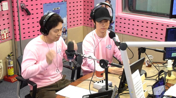 ▲영화 '시동' 감독 최정열, 배우 박정민(사진=SBS 파워FM '박선영의 씨네타운' 보이는 라디오 캡처)