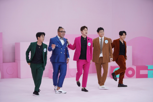 ▲‘아이돌룸’ 홍진영-마흔파이브(사진제공=JTBC)