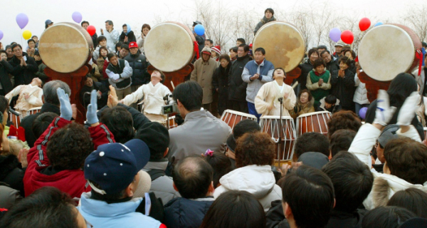 ▲2004년 서울 마포구 하늘공원에서 열린 '해맞이 행사' 모습. (연합뉴스)