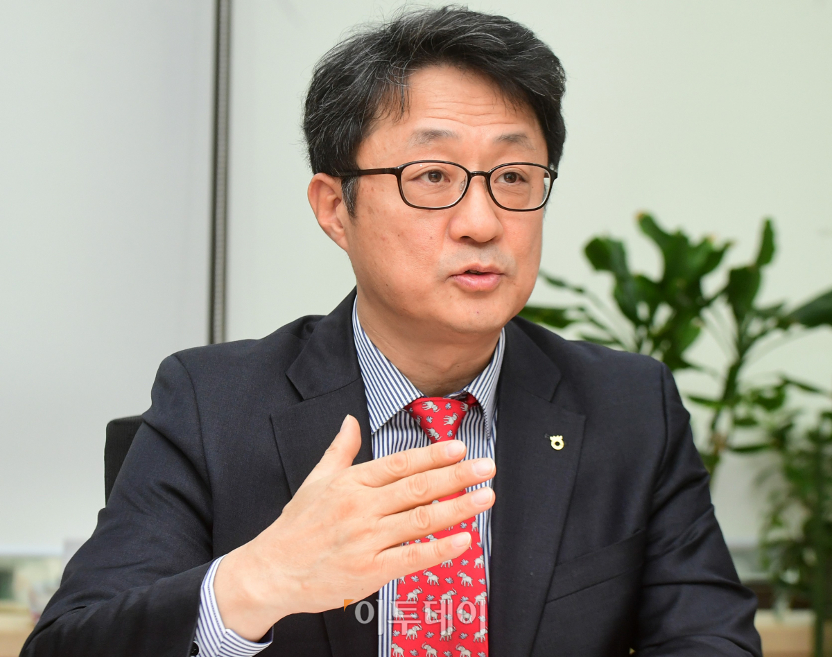 ▲고숭철 NH아문디자산운용 최고투자책임자(CIO)는 지난 26일 서울 영등포구 농협재단빌딩에 위치한 사무실에서 이투데이와 인터뷰하고 있다. 고이란 기자 photoeran@