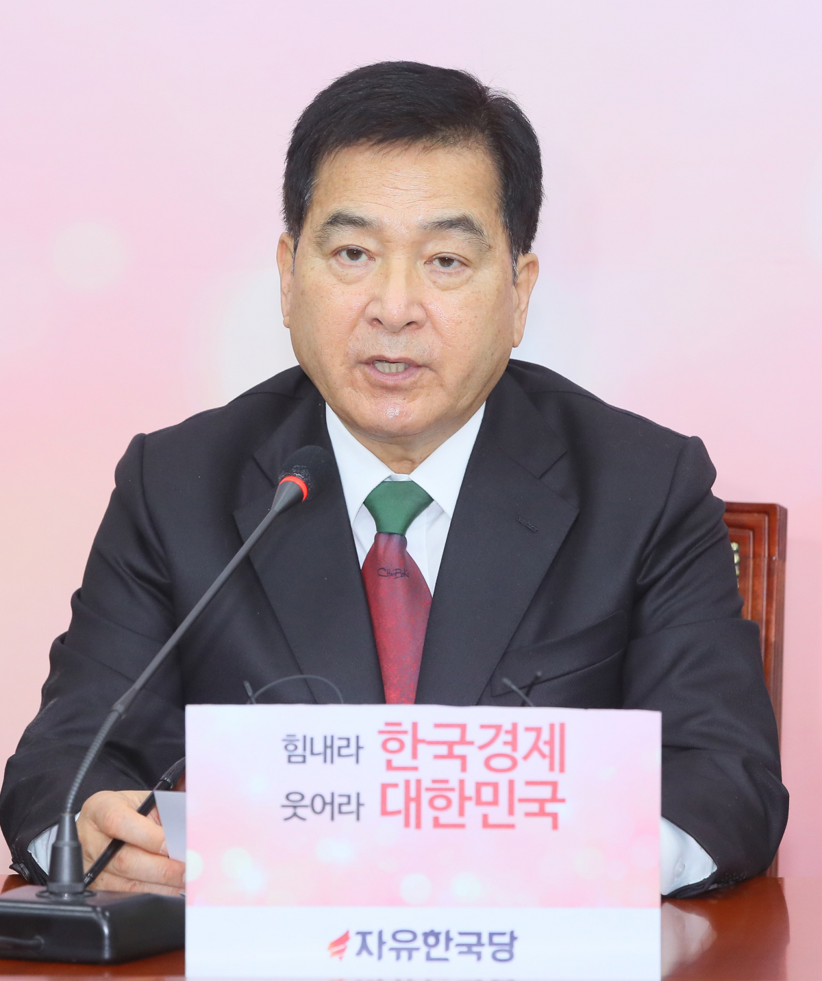 ▲자유한국당 심재철 원내대표가 2일 국회에서 열린 최고위원회의에서 발언하고 있다.   (연합뉴스)