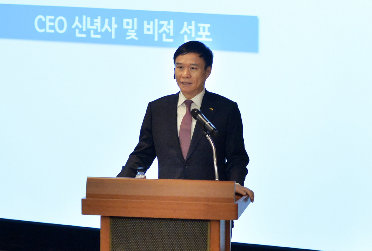 ▲뤄젠룽 사장이 동양인재개발원에서 열린 시무식에서 인사말을 하고 있다. (사진제공=동양생명)