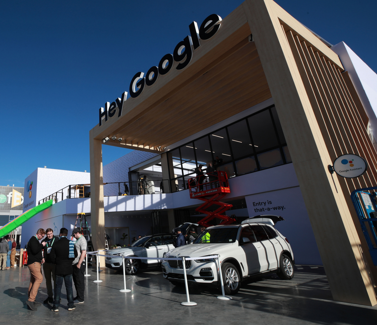 ▲구글의 커넥티드 카 야외 체험장 모습. 주요 IT기업의 첨단 기술의 종착점이 자동차인 만큼, CES에서 자동차 산업의 위상이 급부상 중이다. (김준형 기자 junior@)