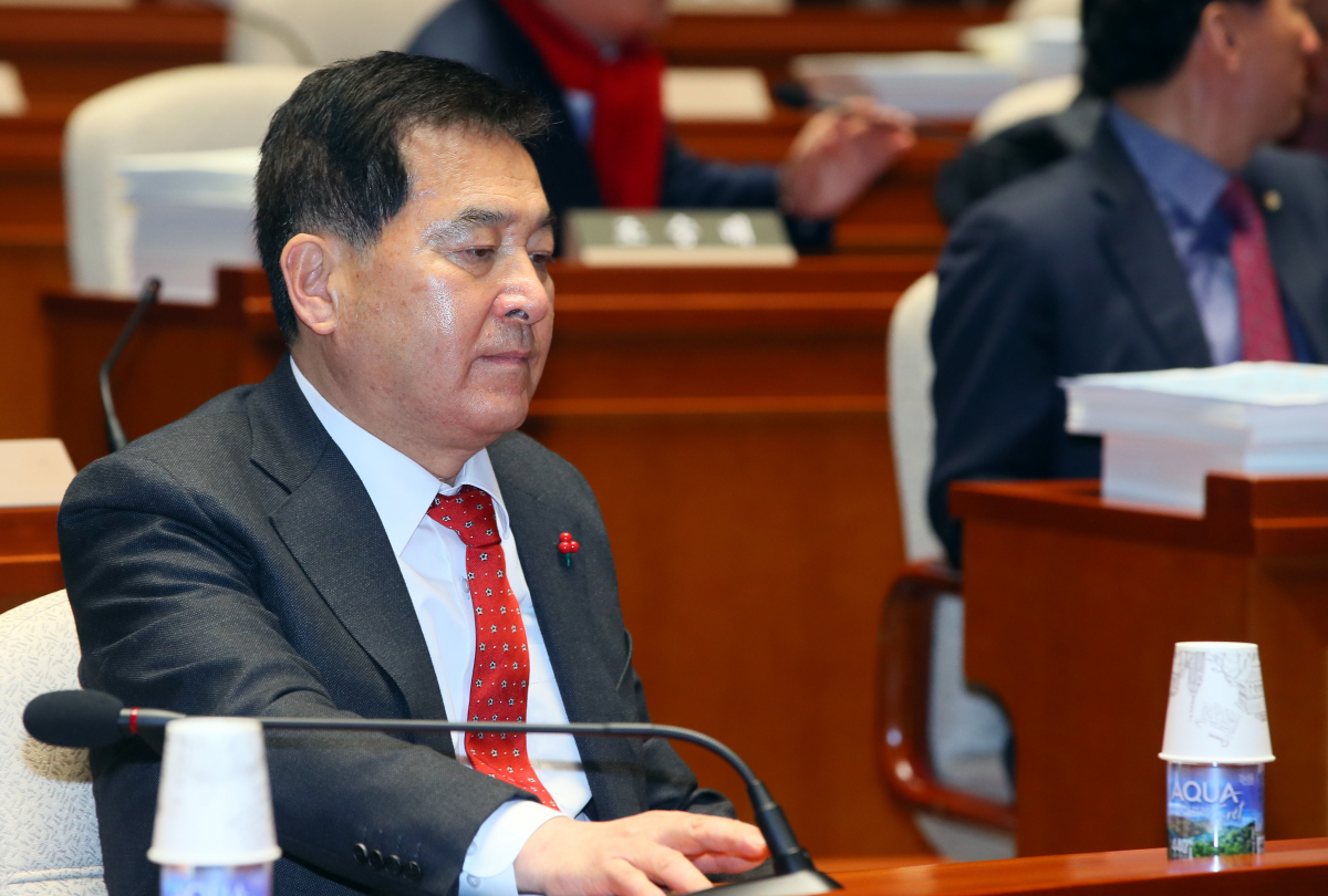 ▲자유한국당 심재철 원내대표가 6일 국회에서 열린 의원총회에서 고심하고 있다.    (연합뉴스)