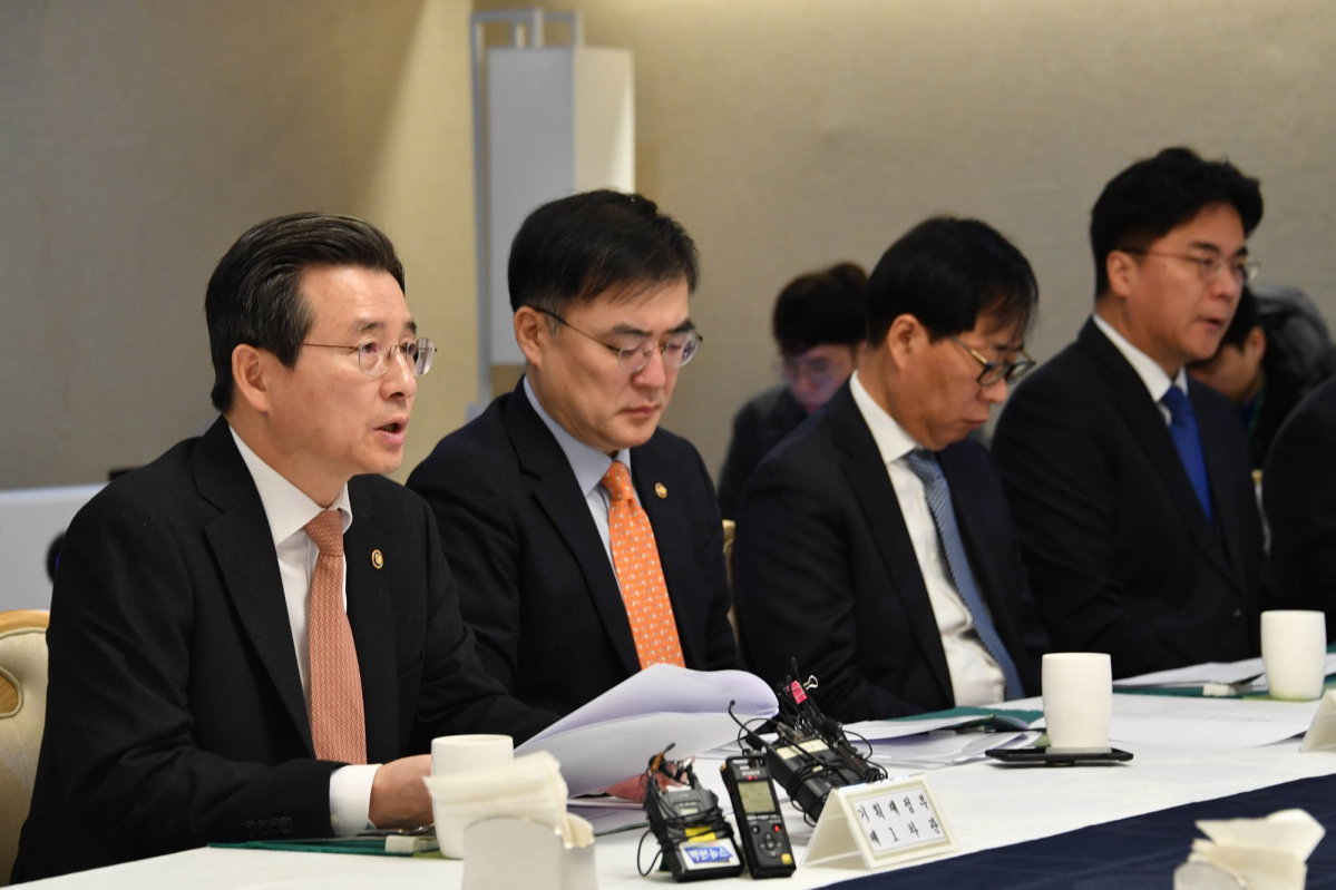 ▲김용범 기획재정부 1차관이 7일 서울 광화문 정부서울청사에서 ‘확대 거시경제 금융회의’를 주재하고 모두발언을 하고 있다. (사진제공=기획재정부)