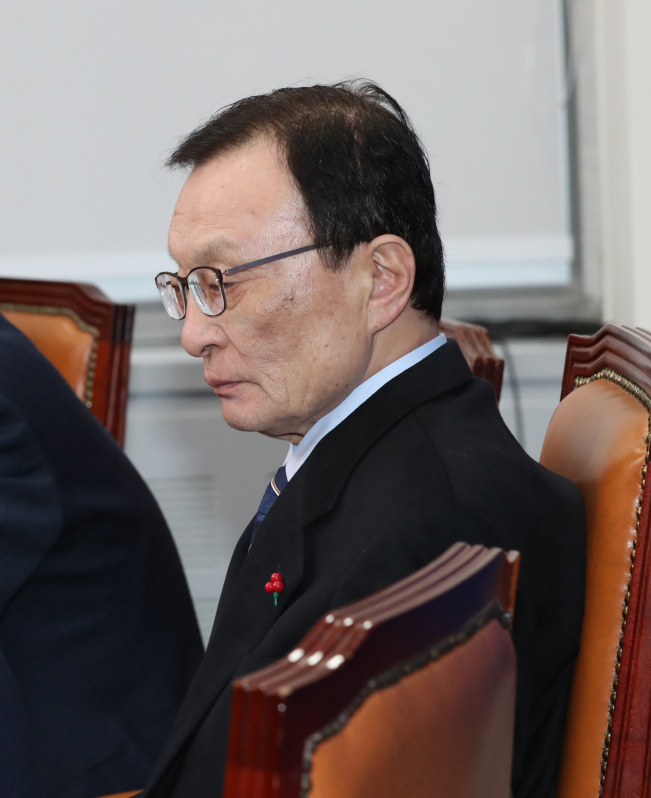 ▲더불어민주당 이해찬 대표가 8일 오전 서울 여의도 국회에서 열린 최고위원회의에 참석해 있다. (연합뉴스)