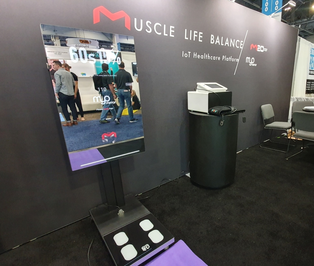 ▲엠투웬티가 CES에 참가해 자사의 EMS 장비를 선보이고 있다. (엠투웬티)