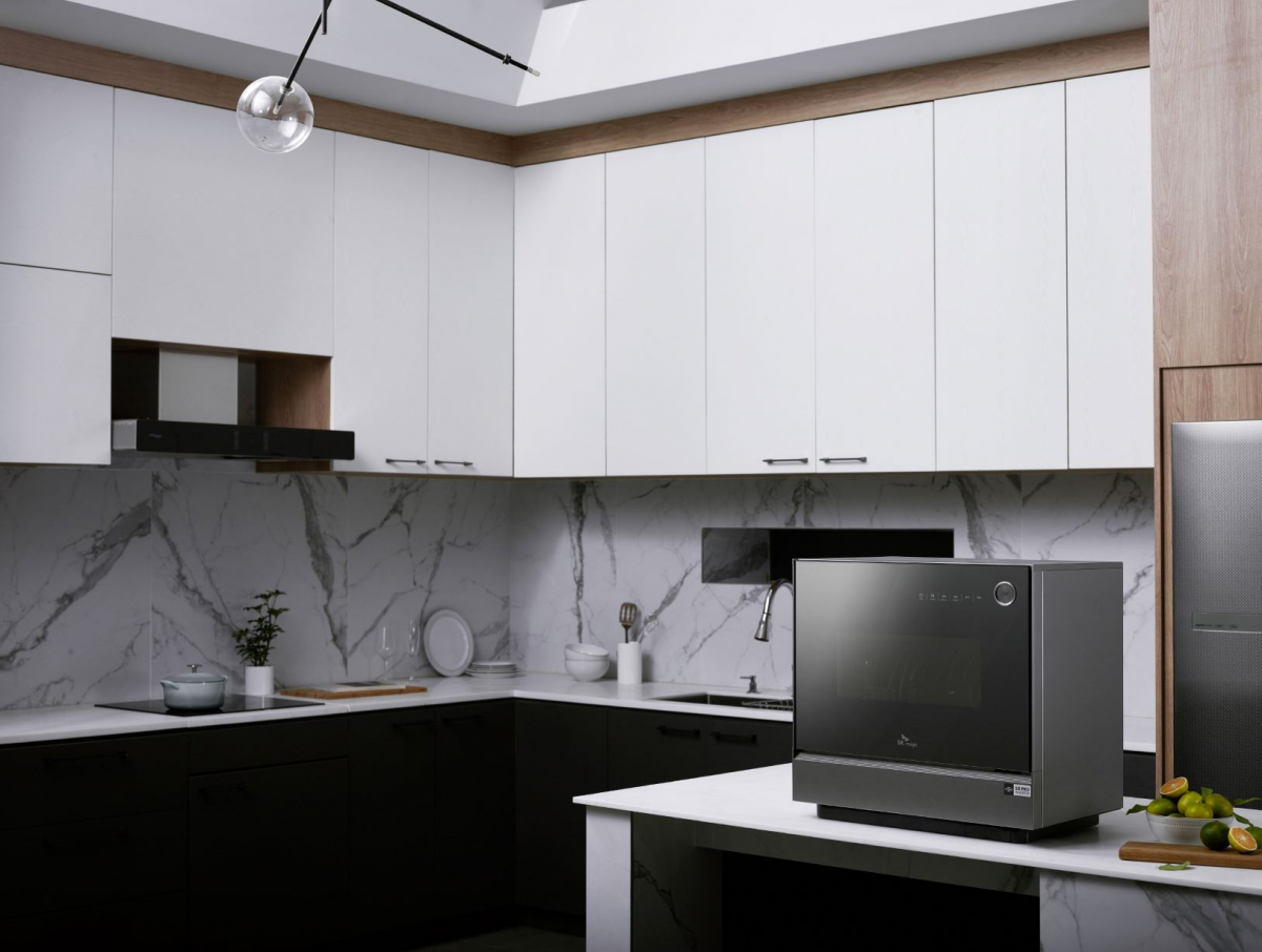 ▲‘트리플케어 식기세척기’ 연출 컷 (사진제공=SK매직)