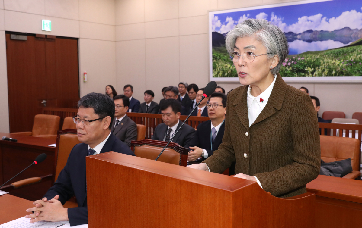 ▲강경화 외교부 장관이 9일 오전 서울 여의도 국회에서 열린 국회 외교통일위원회 전체회의에서 현안 보고를 하고 있다.  (연합뉴스)