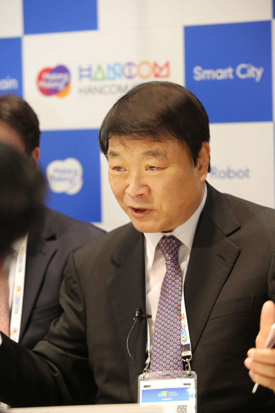 ▲김상철 한컴그룹 회장이 CES 2020참석해 앞으로 포부에 대해 설명하고 있다.  (사진제공=한글과컴퓨터그룹)