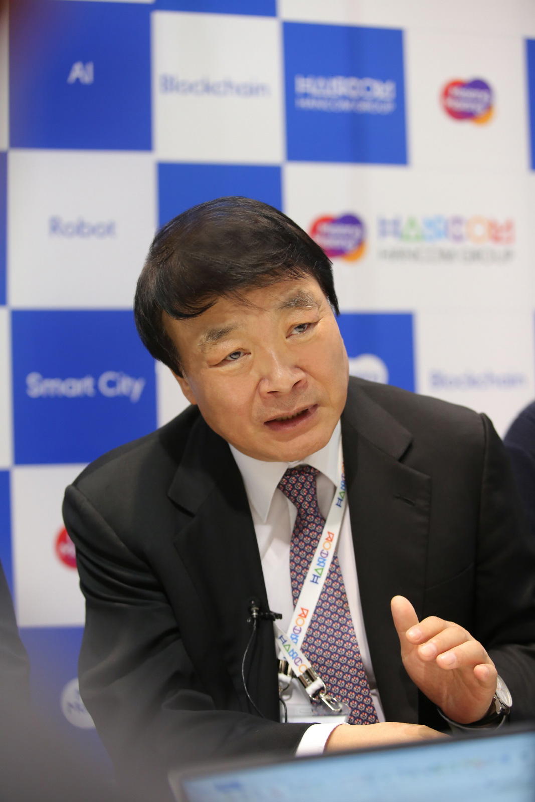 ▲김상철 한컴그룹 회장이 CES 2020참석해 앞으로 포부에 대해 설명하고 있다. (사진제공=한글과컴퓨터그룹)