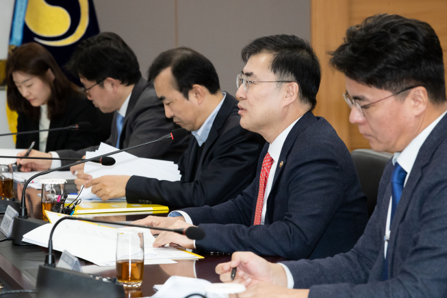 ▲손병두 금융위 부위원장이 9일 정부서울청사 금융위원회에서 금융시장반 제1차 회의를 주재, 모두발언을 하고 있다 (사진제공=금융위원회)