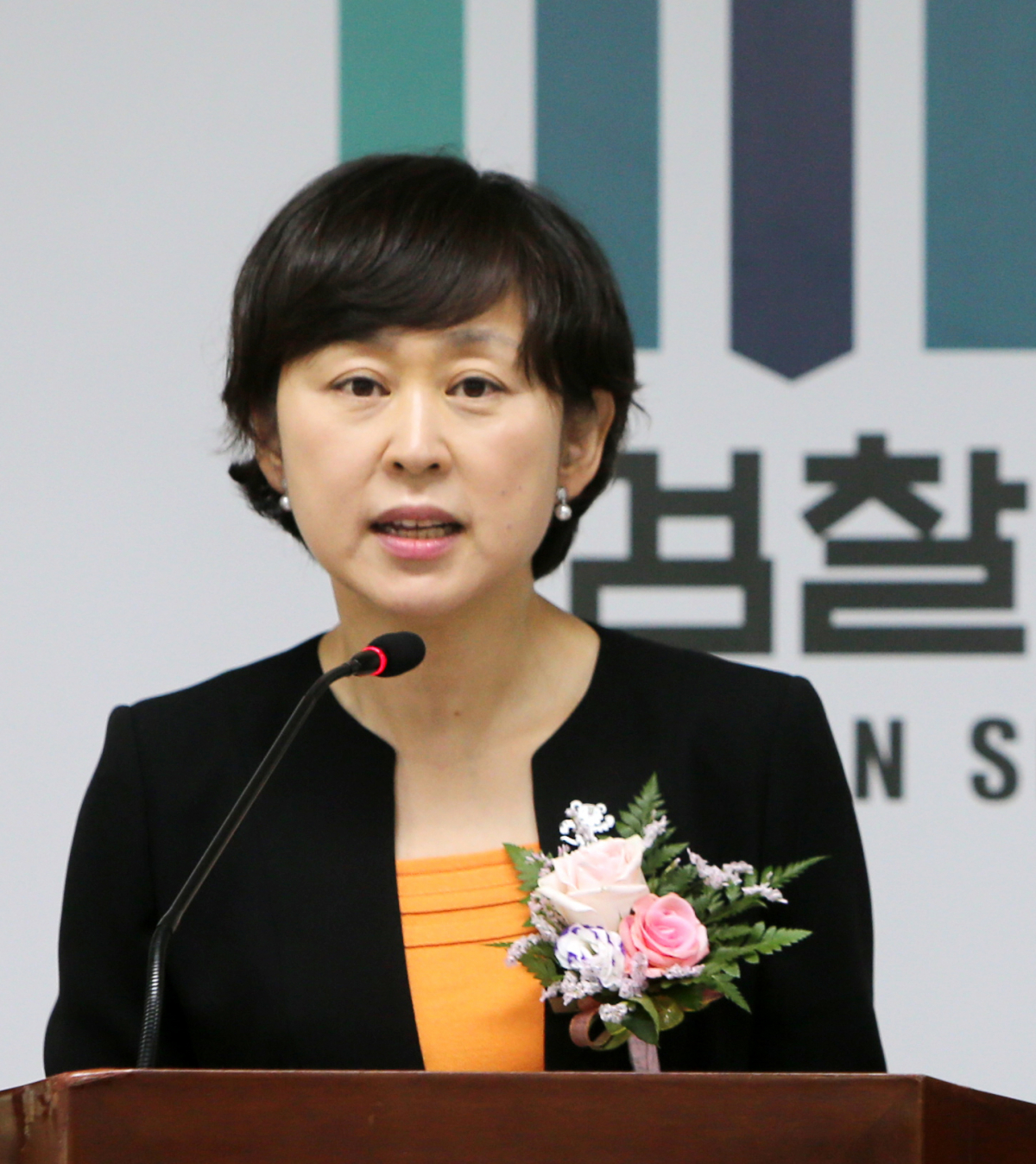 ▲춘천지검 개청 이래 첫 여성 검사장으로 취임한 이영주(50·사법연수원 22기) 춘천지검장이 1일 대회의실에서 취임식을 하고 있다. (연합뉴스)